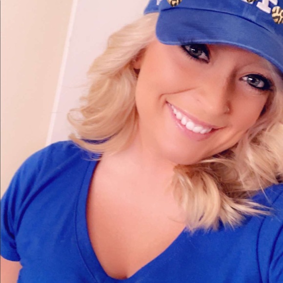 Meet your Posher, Leslie - Picture 1 of 1